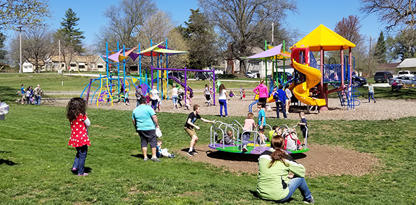 Elmwoodnebraskaeaster egg hunt3