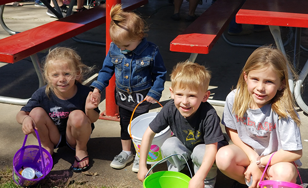 Elmwoodnebraskaeaster egg hunt4