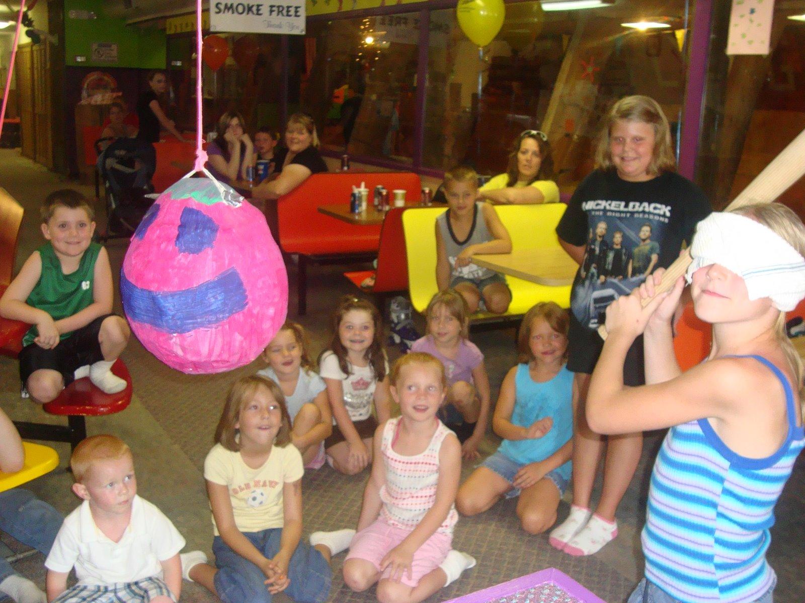 Pinata_girl2